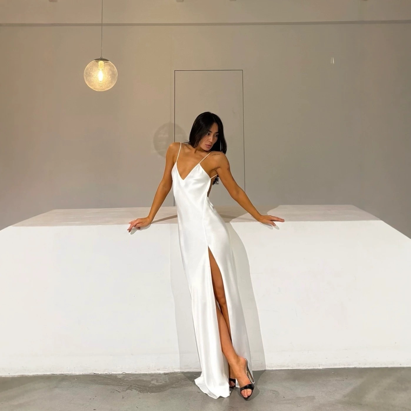 Witte satijnen maxi-avondjurk  - Elegant Satin Evening Gown Split recensie en prijs